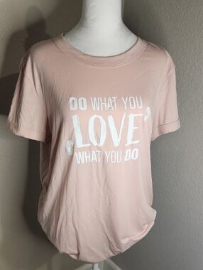 NWT LuLaRoe Liv Light Pink Short Sleeve Tee Graphic